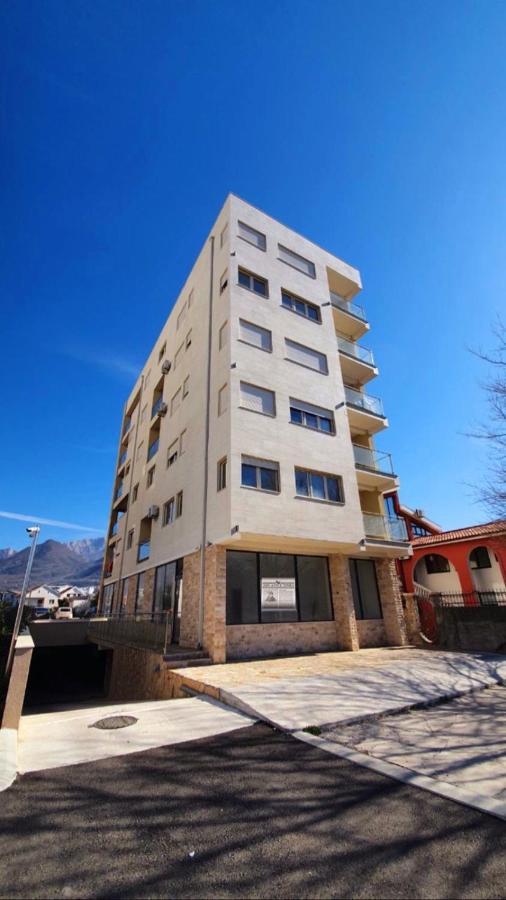 Aleksandar First Sea Line Apartment Bar Dış mekan fotoğraf